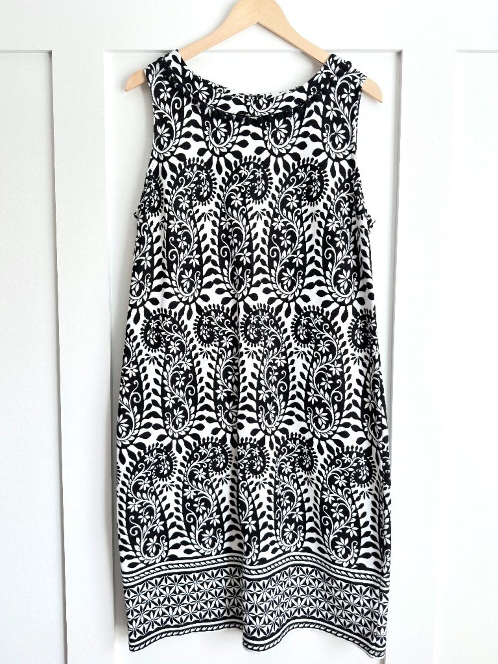 Talbots Black White Paisley Sleeveless Shift Dress Large Pom Trim 100% Cotton